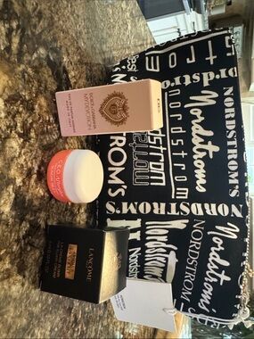 NWT Nordstrom Anniversary Cosmetic Bag with deluxe travel